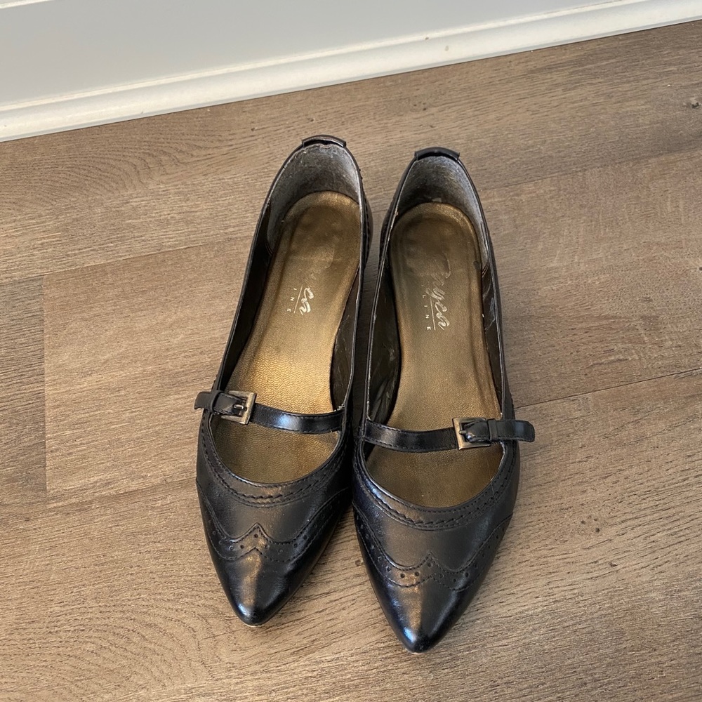 Leather woman shoes